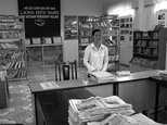   Die Bücherei des ”Dorfes” ist täglich für alle Bewohner geöffnet und wird von Ms. Linh betreut